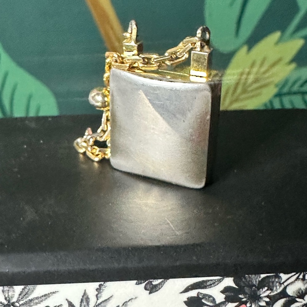 SOLD 🏆 GUCCI Double GG Gold Bag Charm Padlock Motif (Does Hold Parfum) 💛 - Picture 4 of 7